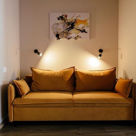 Lara Apartament 3 Apartment Лвив Екстериор снимка