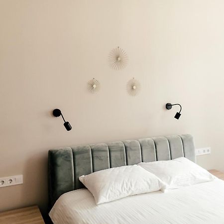Lara Apartament 3 Apartment Лвив Екстериор снимка