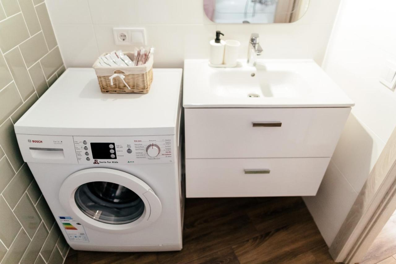Lara Apartament 3 Apartment Лвив Екстериор снимка